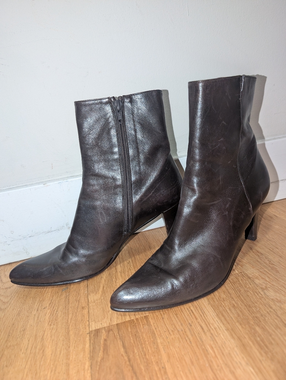 Stuart Weitzman Pointed Leather Ankle Boots - Dark Brown
